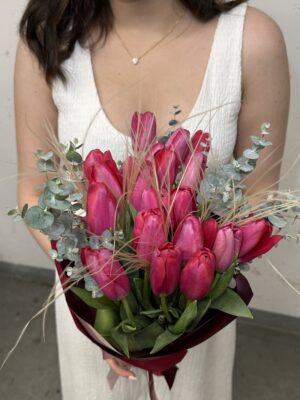 Red Tulip Bouquet - Image 2