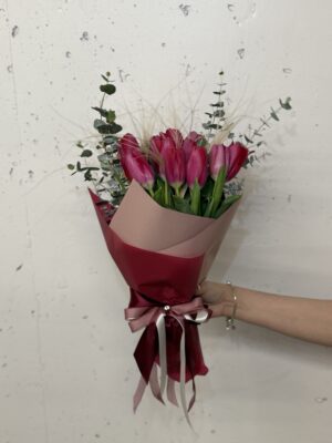 Red Tulip Bouquet - Image 6