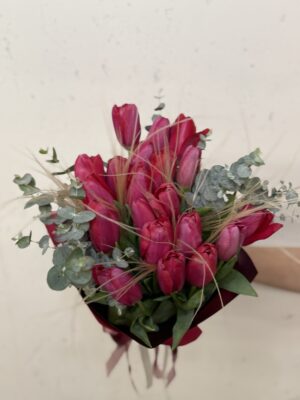 Red Tulip Bouquet - Image 5