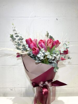 Red Tulip Bouquet - Image 3