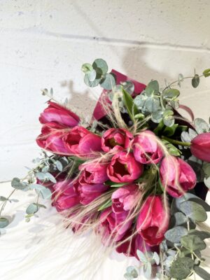 Red Tulip Bouquet - Image 4